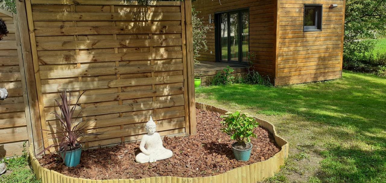 Au Coeur du Bien-Etre, chalet avec piscine chauffée et couverte, SPA, sauna, massages Monteaux Exterior foto