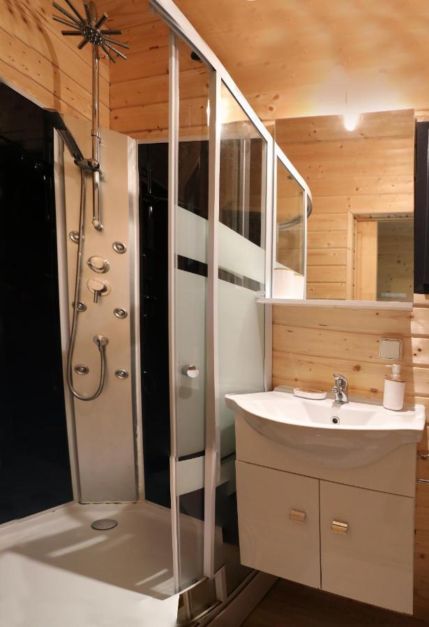Au Coeur du Bien-Etre, chalet avec piscine chauffée et couverte, SPA, sauna, massages Monteaux Exterior foto